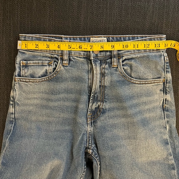 Like-New Faherty Organic Cotton Slim Straight Denim in Lakeview Wash - Picture 8 of 10